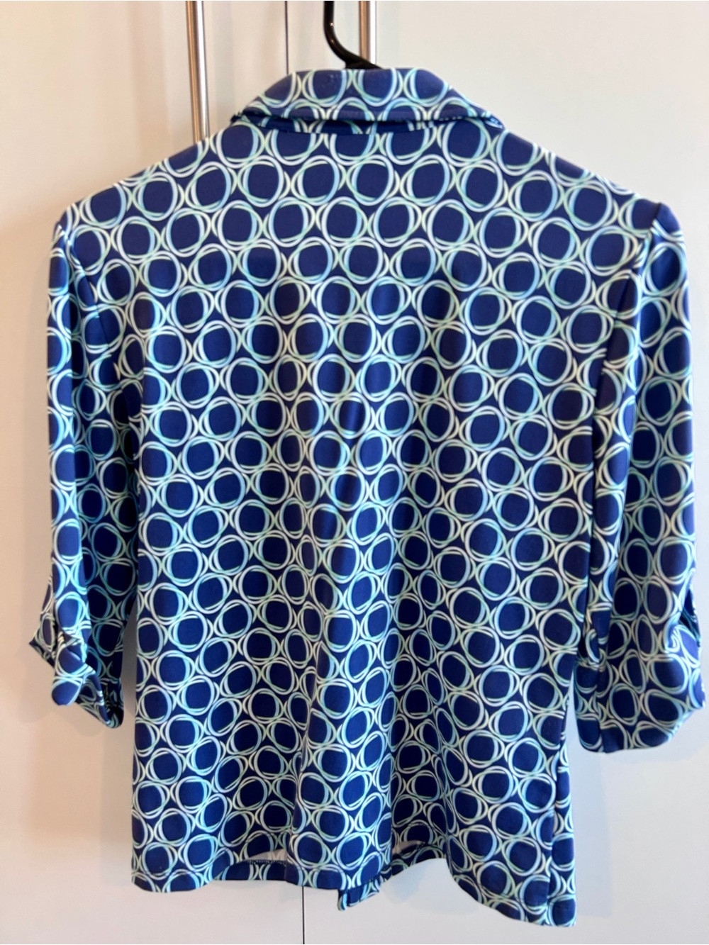 J McLaughlin Women’s Blue Geometric Button-Down Shirt with Roll-Tab Sleeves - Picture 6 of 7